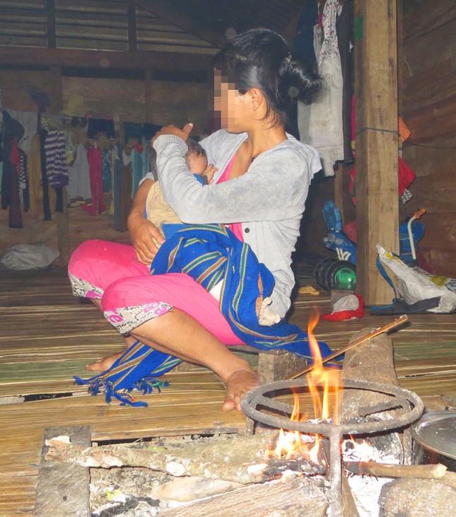 Sơn nữ liều mình 'ăn trái cấm' ảnh 2