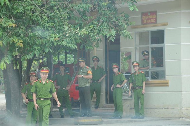 Di lý nghi can thảm sát về trụ sở CA tỉnh Yên Bái ảnh 4