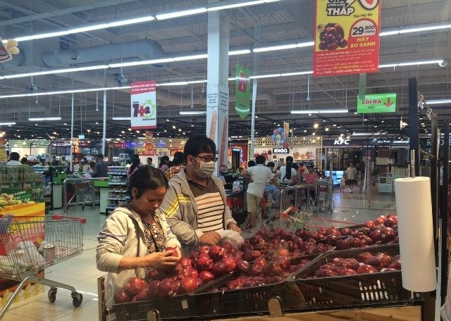 Trái cây nhập khẩu rẻ bất ngờ: Táo Mỹ còn gần 30.000 đồng/kg ảnh 1