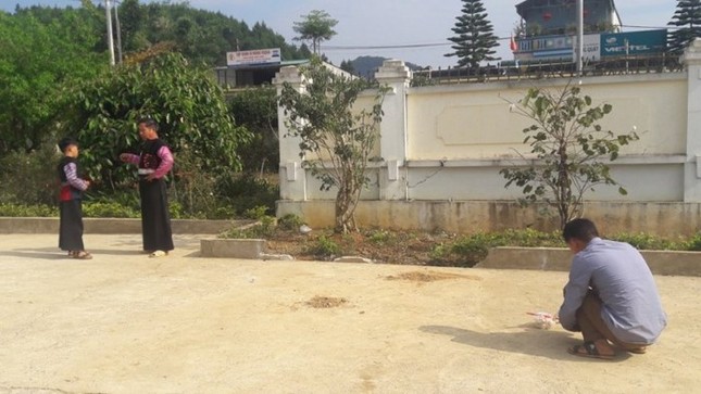 Cô giáo tông xe chết học sinh trong trường vẫn đi dạy bình thường? ảnh 1