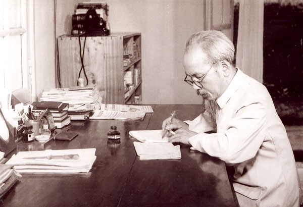 UNESCO công nhận Hồ Chí Minh là Danh nhân văn hóa thế giới vào năm nào?