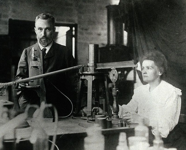 Marie Curie đã gặp chồng tương lai, Pierre Curie như thế nào?