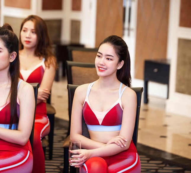 Nữ tiếp viên hàng không nổi tiếng với clip múa đương đại giờ ra sao ảnh 3