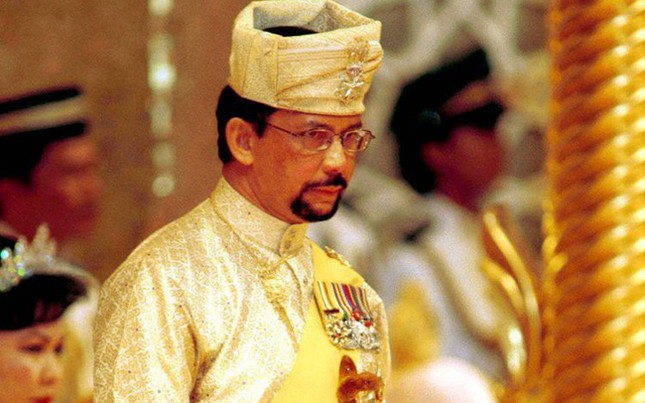 Đất nước Brunei có nhà vua trị vì lâu nhất là bao nhiêu năm?