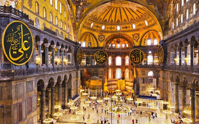 Istanbul từng là kinh đô của ?
