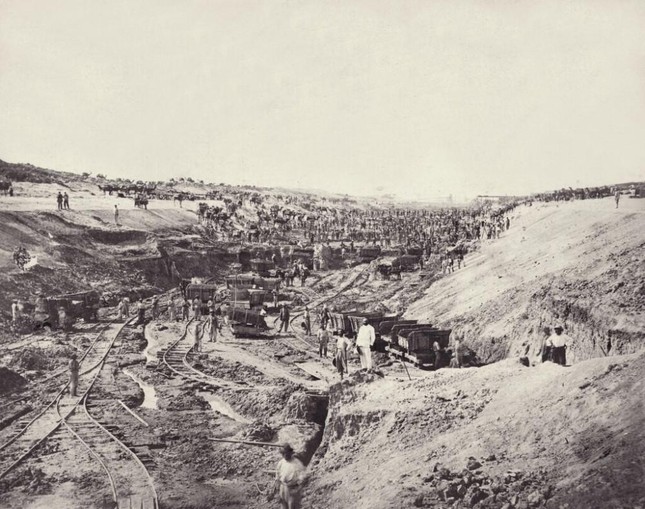 Napoléon Bonaparte từng cân nhắc việc xây dựng kênh đào Suez. Điều này đúng hay sai?