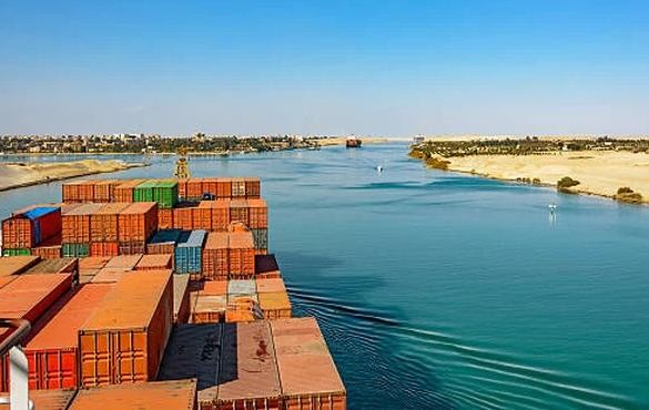 Kênh đào Suez mở cửa từ năm 1869 đã giúp tàu thuyền không phải đi thêm bao nhiêu km vòng qua châu Phi?