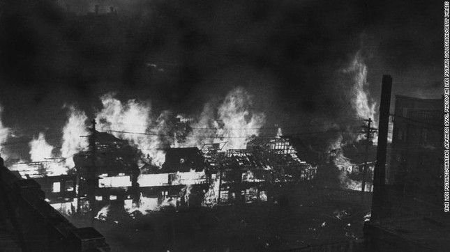 Ngày 18/4/1942, Hoa Kỳ tiến hành không kích Tokyo và các thành phố khác của Nhật Bản, là cuộc tấn công đầu tiên vào chính quốc Nhật Bản. Điều này đúng hay sai?