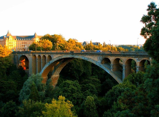 Đâu là điểm du lịch nổi tiếng, nơi duy nhất ở Luxembourg được UNESCO công nhận là di sản thế giới?