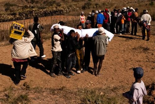 Ở Madagascar có tục gì đặc biệt?