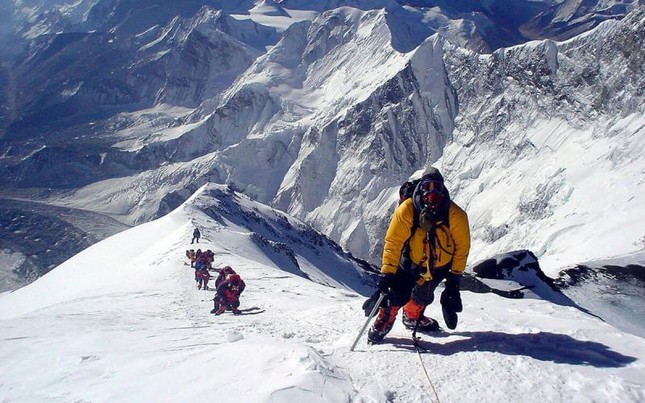 Nepal là nước có đỉnh núi cao nhất thế giới?