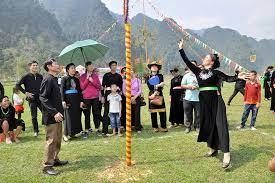 Người Tày sinh sống chủ yếu ở khu vực nào?