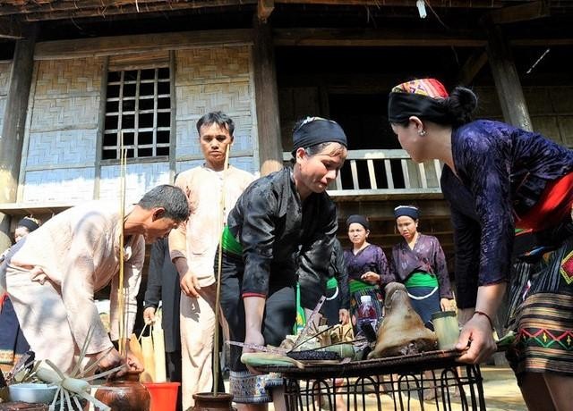 Lễ vật trong dịp cưới của người Ơ Đu là gì?