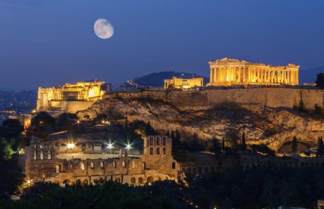 Người bảo trợ của thủ đô Athens là ai?