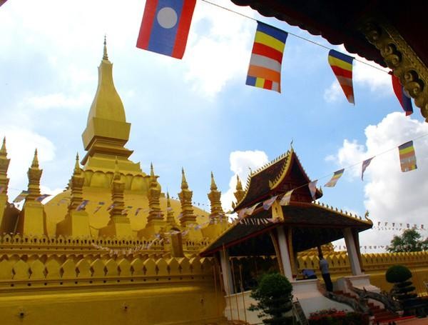Quốc gia nào ở Đông Nam Á không giáp biển?