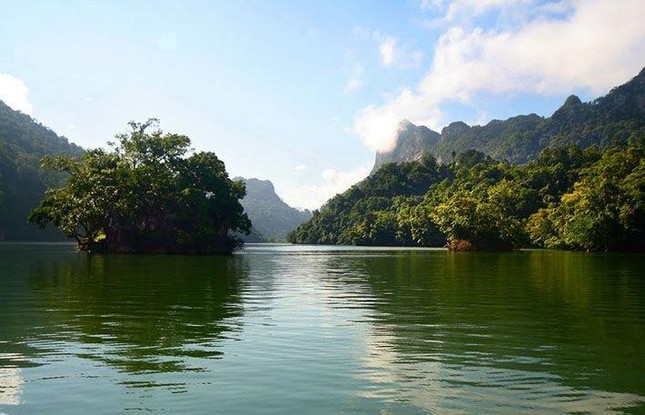Hồ nước ngọt nào là lớn số 1 Việt Nam?