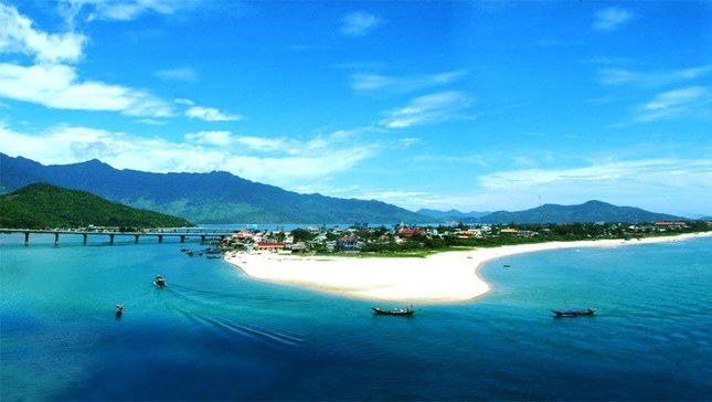 Địa danh nào ở Thừa Thiên Huế là thành viên câu lạc bộ "Các vịnh biển đẹp nhất thế giới"?