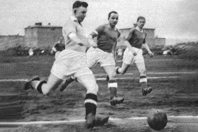 Nước nào sau đây tự hào có cầu thủ đầu tiên ghi bàn ở World Cup?