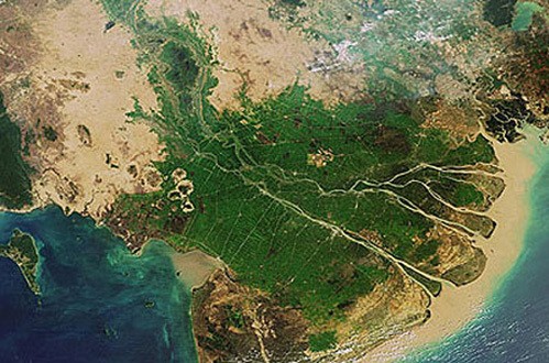 Sông dài nhất chảy qua lãnh thổ Việt Nam?