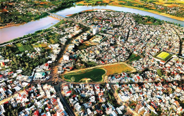 Ninh Thuận không tiếp giáp tỉnh nào sau đây?