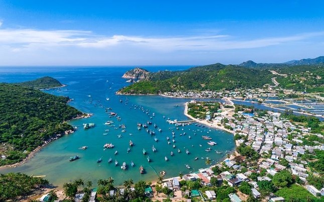 Vịnh nào là thắng cảnh nổi tiếng ở Ninh Thuận?