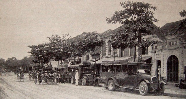 Chiếc xe hơi đầu tiên của Việt Nam xuất hiện tại đâu?