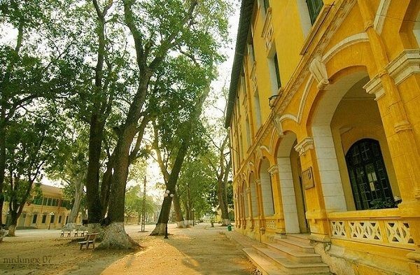Trường THPT Quốc gia Chu Văn An Hà Nội được thành lập vào năm nào?