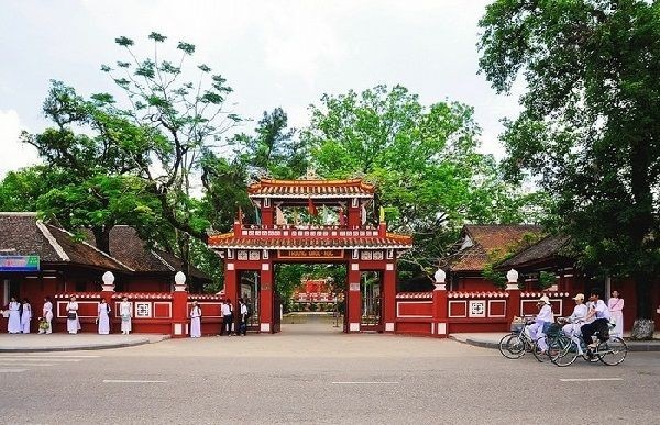 Trường Quốc Học Huế thành lập theo chỉ dụ của vua nào?