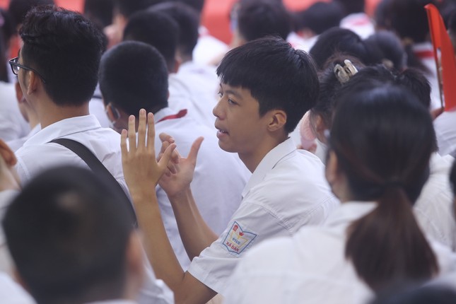 Khai giảng tại ngôi trường đặc biệt ở Hà Nội, dùng tay hát quốc ca ảnh 19