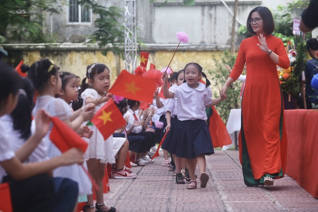 Khai giảng tại ngôi trường đặc biệt ở Hà Nội, dùng tay hát quốc ca ảnh 25
