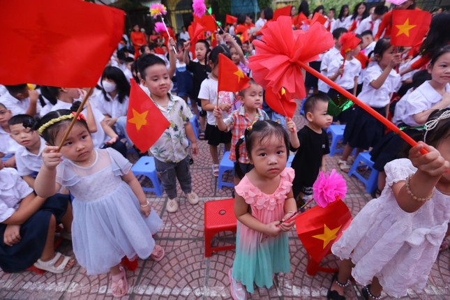 Khai giảng tại ngôi trường đặc biệt ở Hà Nội, dùng tay hát quốc ca ảnh 5