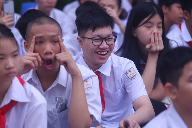 Khai giảng tại ngôi trường đặc biệt ở Hà Nội, dùng tay hát quốc ca ảnh 15