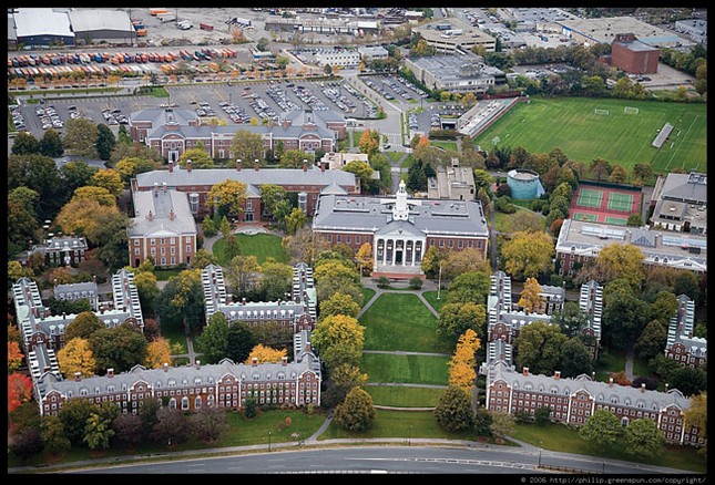 Phòng ốc nào ở trường Harvard được công nhận là di tích lịch sử quốc gia Mỹ?