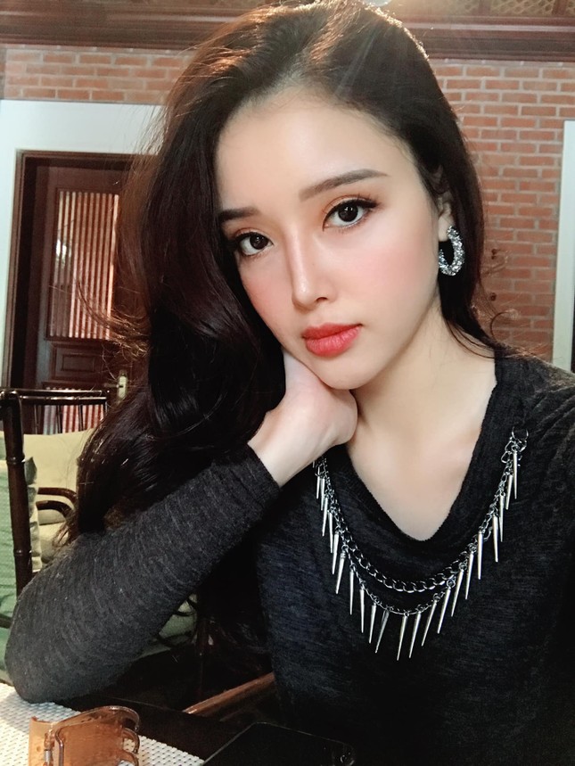 Nhan sắc thuộc hàng 'cực phẩm' của em gái Hoa hậu Mai Phương Thúy ảnh 1