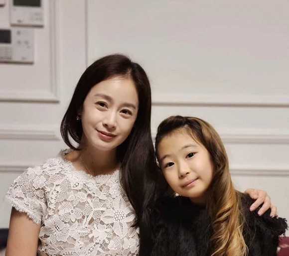 Kim Tae Hee tái xuất với hình ảnh mới sau khi bị bóc trần nhan sắc già nua ở tuổi 40 ảnh 5