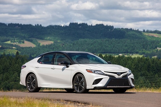 Toyota công bố các phiên bản và mức giá cho Camry 2019 ảnh 1