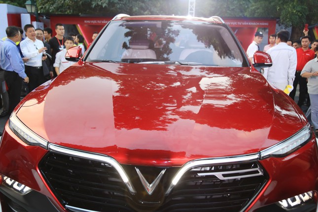 Cận cảnh SUV hạng sang VinFast Lux SA 2.0 vừa ra mắt ảnh 2