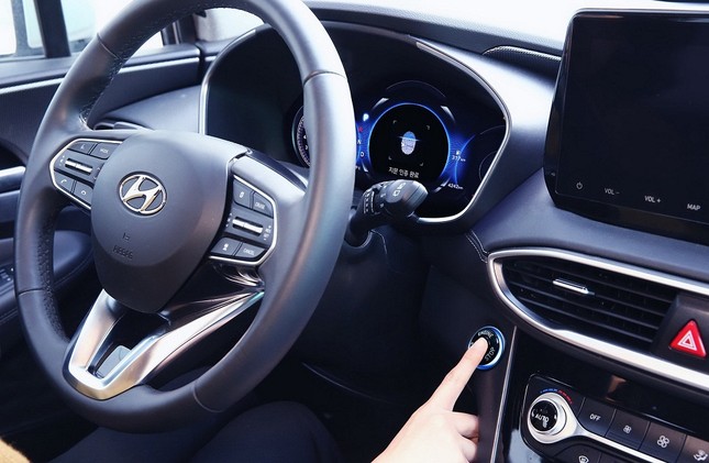 Hyundai Santa Fe 2019 là mẫu xe đầu tiên có cảm biến vân tay ảnh 1