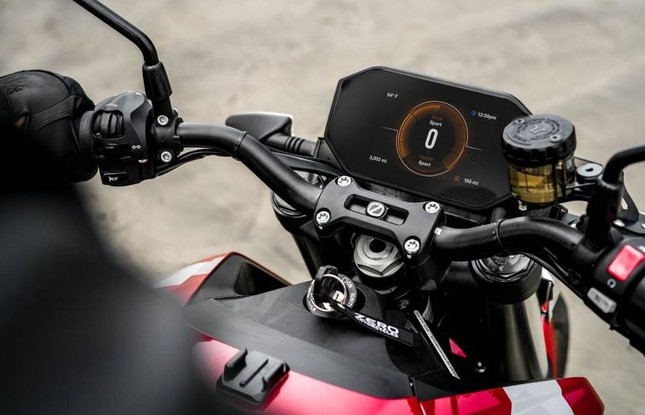 Mỹ ra mắt xe máy điện chạy 200 km/h, sạc 95% pin chỉ trong 1h ảnh 3