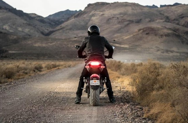 Mỹ ra mắt xe máy điện chạy 200 km/h, sạc 95% pin chỉ trong 1h ảnh 2