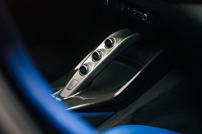 Ferrari Omologata - siêu xe Italy 'độc nhất vô nhị' vừa ra mắt ảnh 11