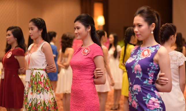 Thí sinh hoa hậu trải nghiệm trên sàn catwalk ảnh 11