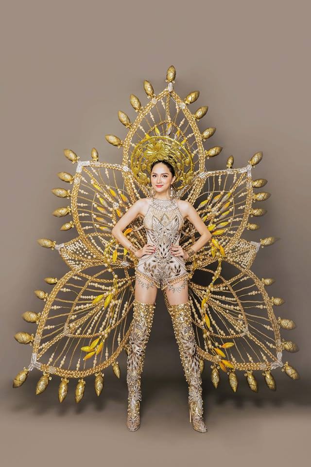 Hương Giang Idol chơi trội mặc trang phục dân tộc 55kg ở HH chuyển giới ảnh 4