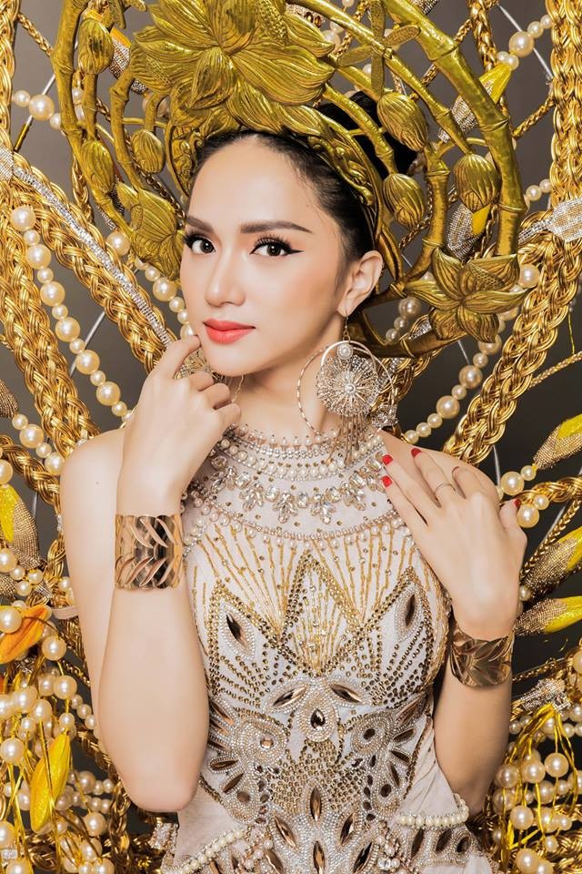 Hương Giang Idol chơi trội mặc trang phục dân tộc 55kg ở HH chuyển giới ảnh 5