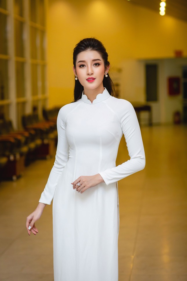 Hoa hậu Ngọc Hân, Á hậu Huyền My kể về kỷ niệm 'nhớ đời' thời học trò ảnh 2