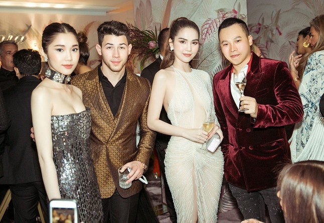Ngọc Trinh tiếp tục gây 'choáng' với váy không thể hở hơn ở Cannes ảnh 3
