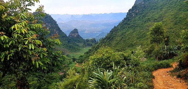 Hoa hậu Lương Thùy Linh leo núi gần 2 tiếng, thực hiện dự án nhân ái ảnh 3