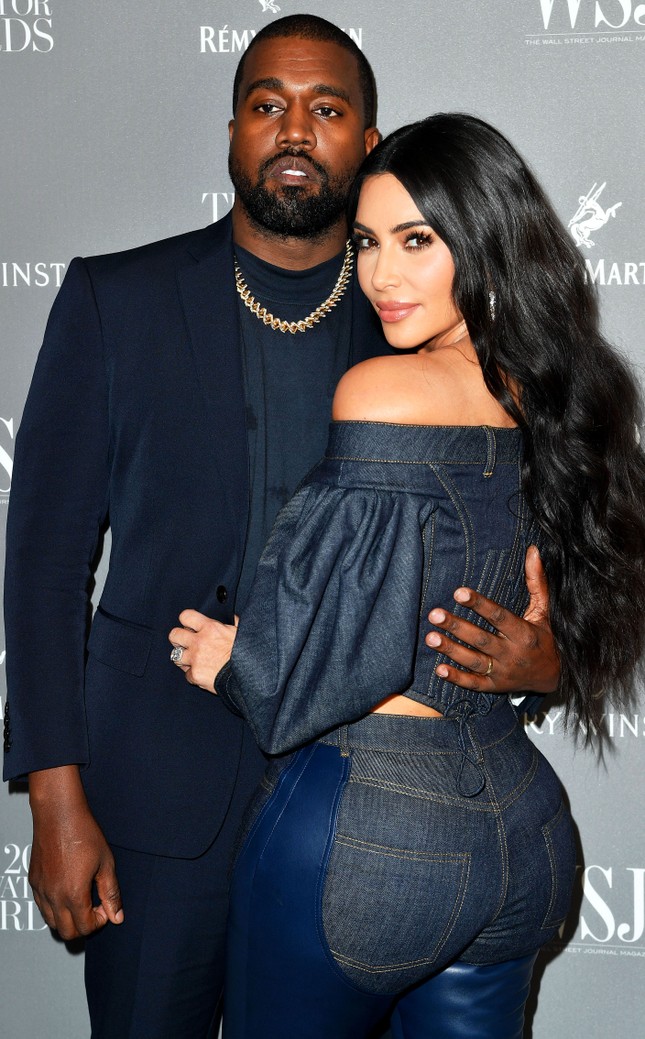Kanye West muốn ly hôn sau khi Kim 'siêu vòng 3' và mẹ muốn đưa anh đi trại tâm thần ảnh 2