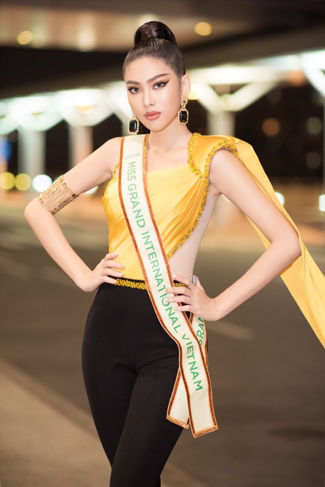 Á hậu Ngọc Thảo tự tin khoe mặt mộc xinh đẹp, Hoa hậu Indonesia bị fans 'tố' gian lận ảnh 5