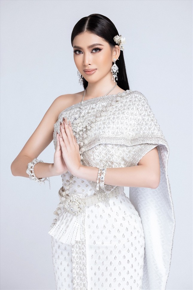 Á hậu Ngọc Thảo tự tin khoe mặt mộc xinh đẹp, Hoa hậu Indonesia bị fans 'tố' gian lận ảnh 4